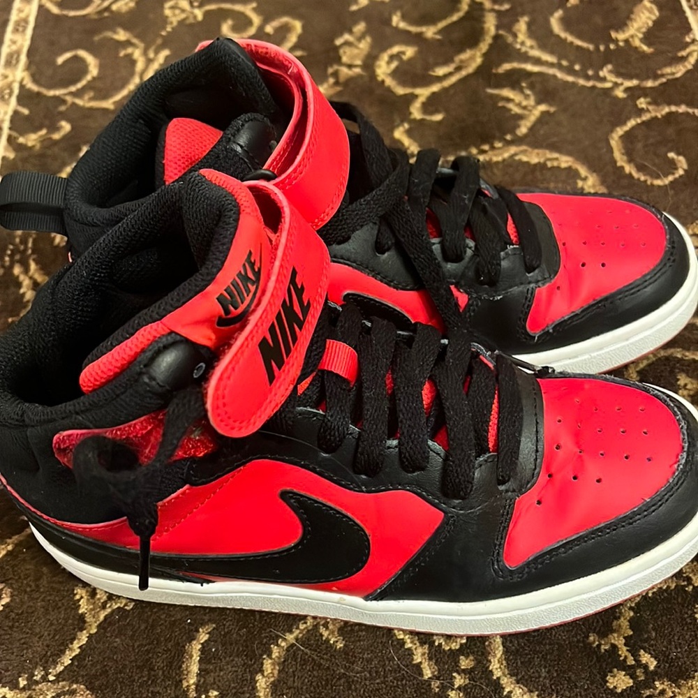 Nike Kids' Grade School Court Borough Mid 2 Shoes Red and black